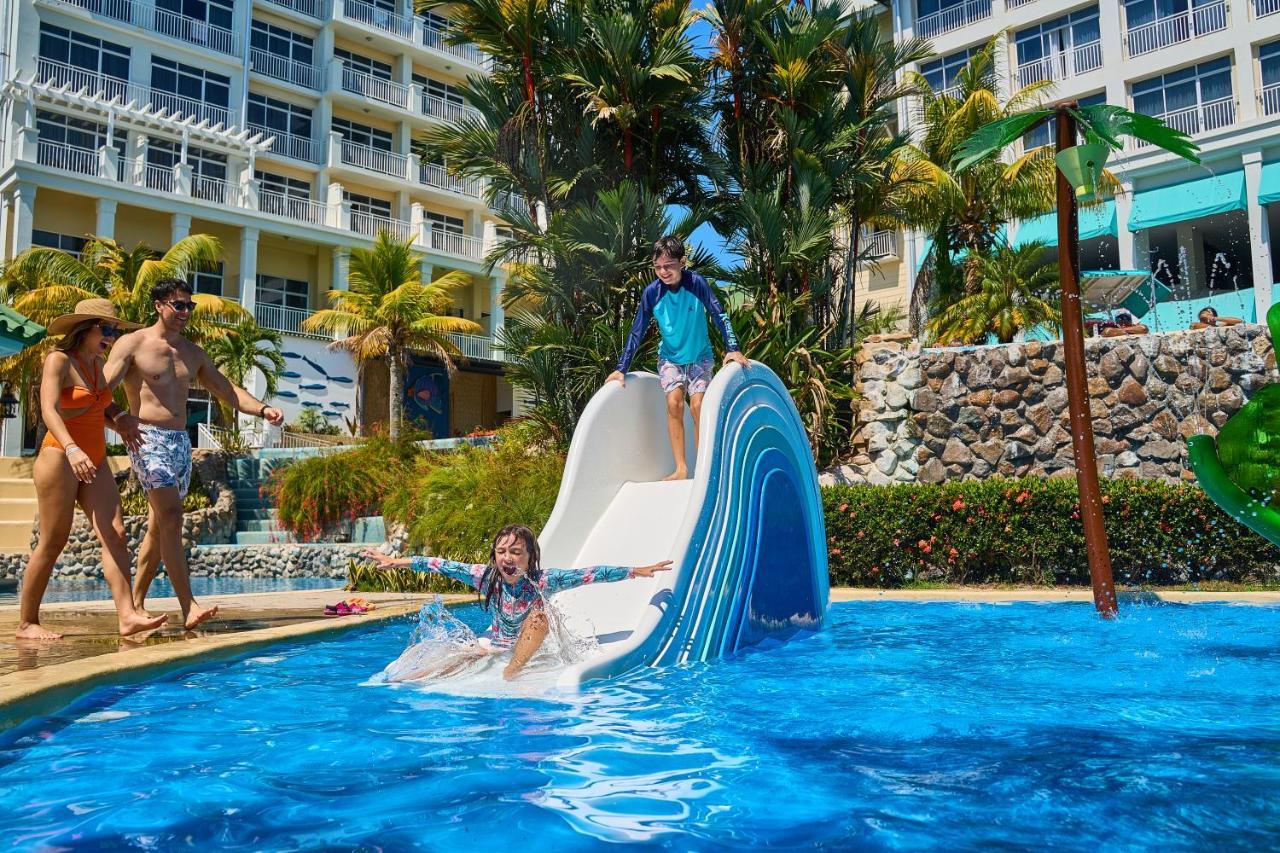 Gran Evenia Bijao Hotel Santa Clara  Exterior photo A water slide at the pool