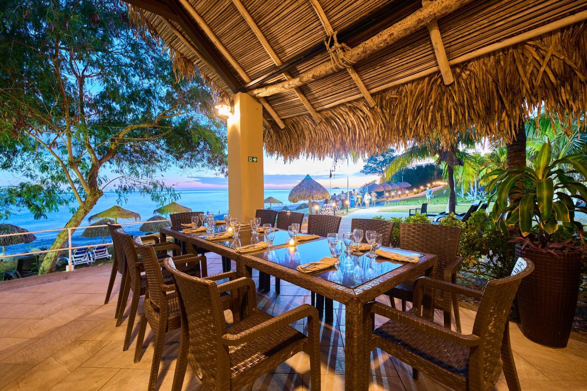 Gran Evenia Bijao Hotel Santa Clara  Exterior photo The Beachfront Restaurant