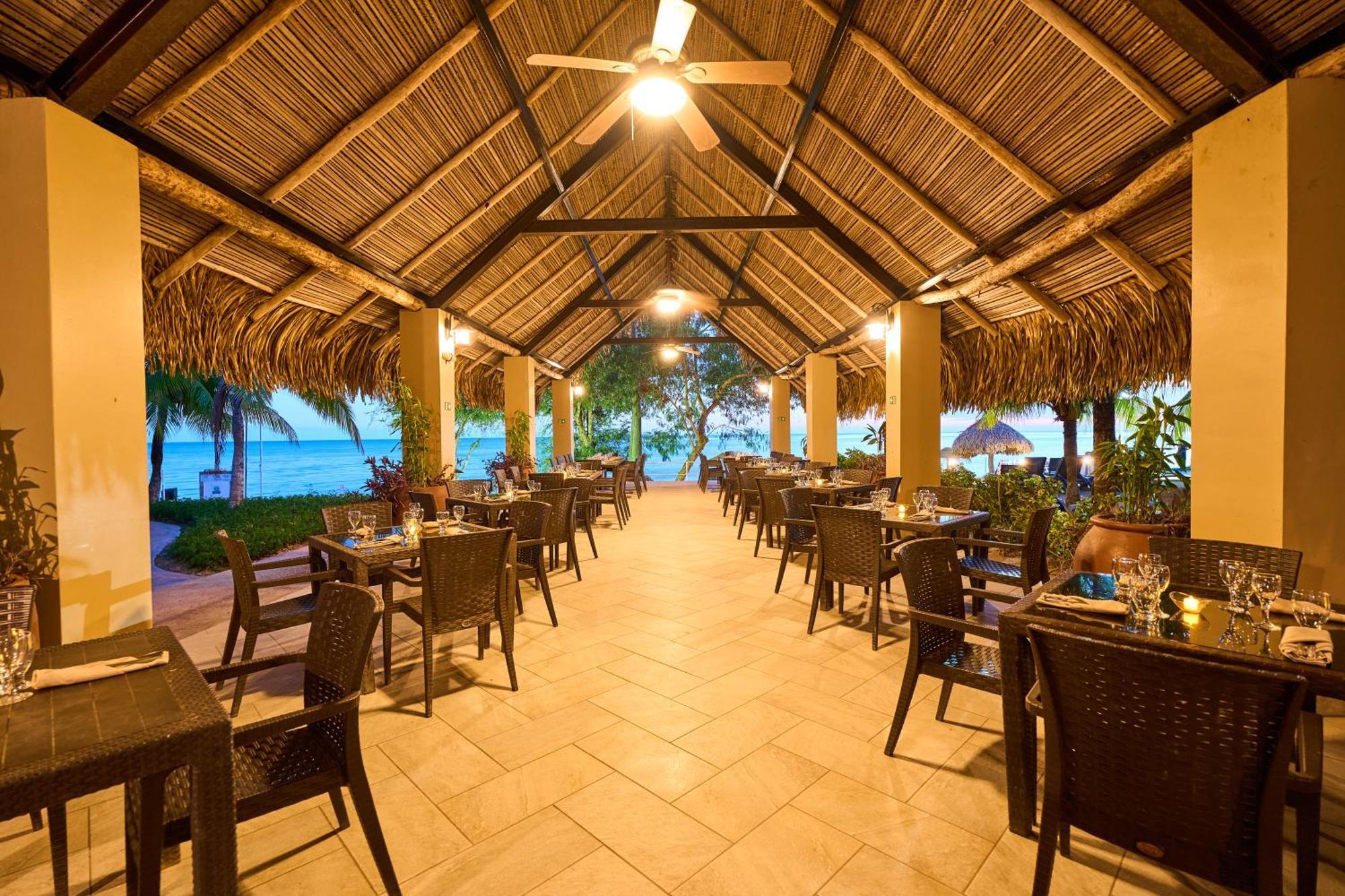 Gran Evenia Bijao Hotel Santa Clara  Exterior photo The restaurant at the resort