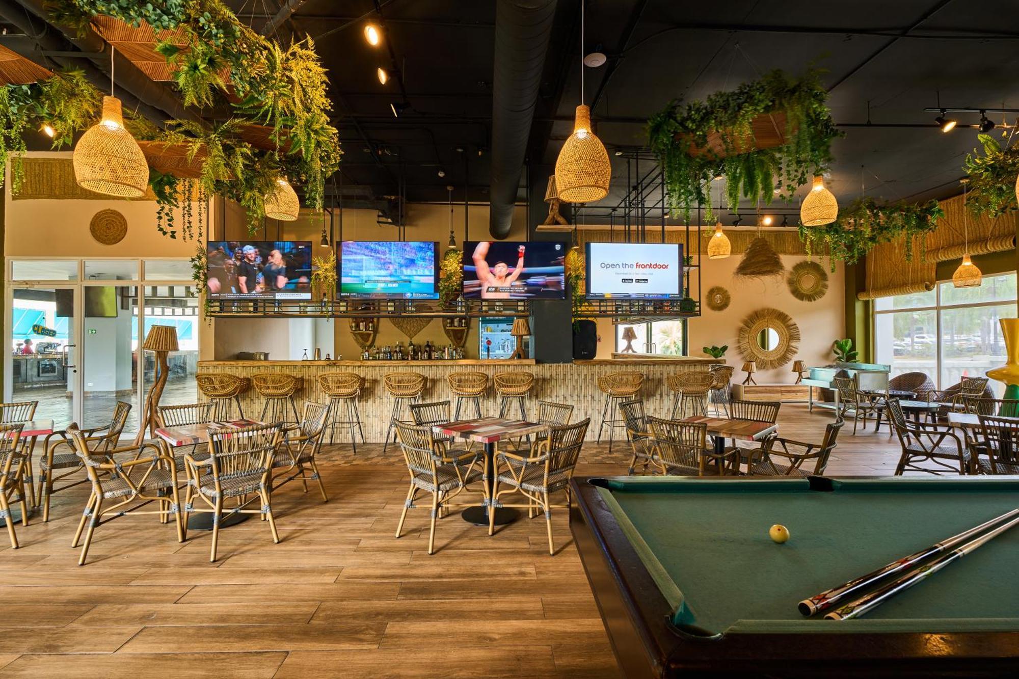 Gran Evenia Bijao Hotel Santa Clara  Exterior photo The interior of a typical sports bar