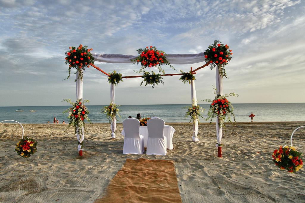 Gran Evenia Bijao Hotel Santa Clara  Exterior photo A beach wedding