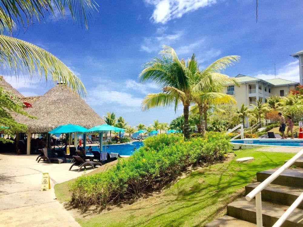 Gran Evenia Bijao Hotel Santa Clara  Exterior photo The pool at the Sheraton Resort Fiji