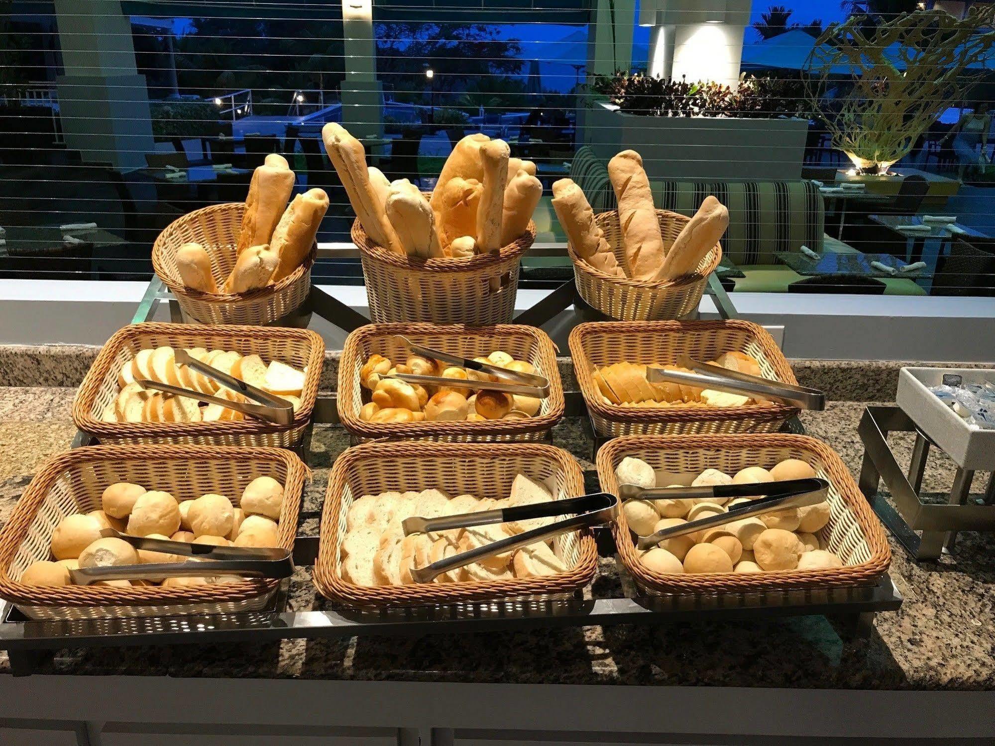 Gran Evenia Bijao Hotel Santa Clara  Exterior photo Bread at a buffet